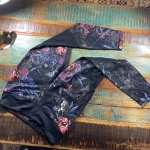 TORRID ACTIVE Style Goth/Dark Romance Active Leggings NWOT